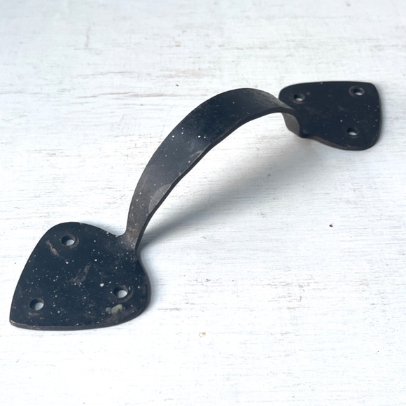 Vintage Wrought Iron Hand Forged Curved Spade Hammered Door Pull Handle Cabin - Picture 1 of 12
